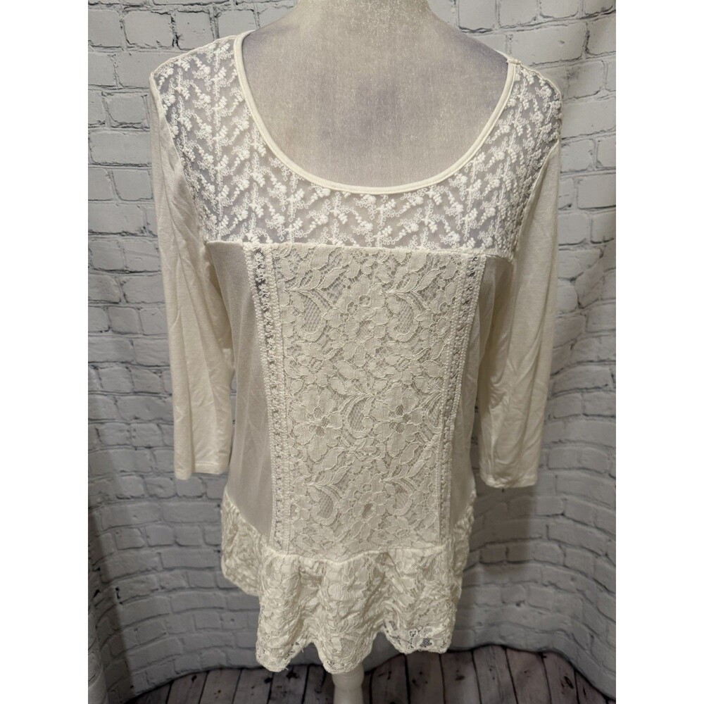 89TH & MADISON Women’s Blouse White Magnolia Lacey Neckline and Front Size M